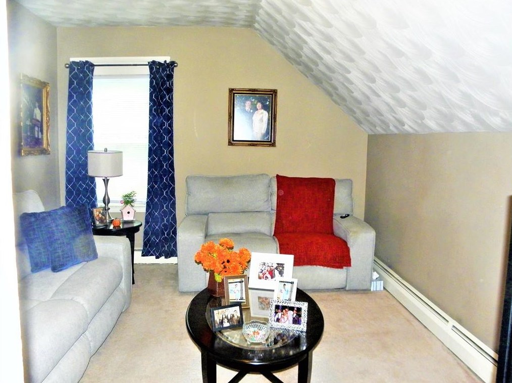 615 Wood St, Bristol RI 02809-2307 exterior