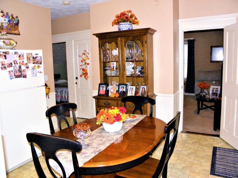 615 Wood St, Bristol RI 02809-2307 exterior