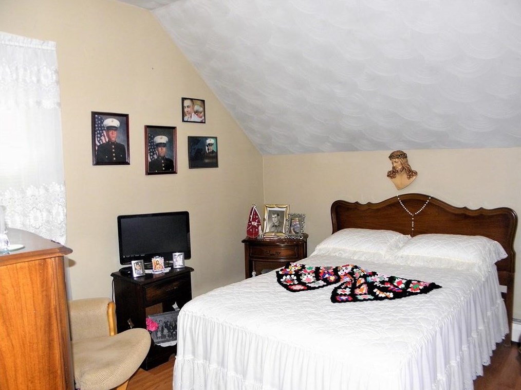 615 Wood St, Bristol RI 02809-2307 exterior