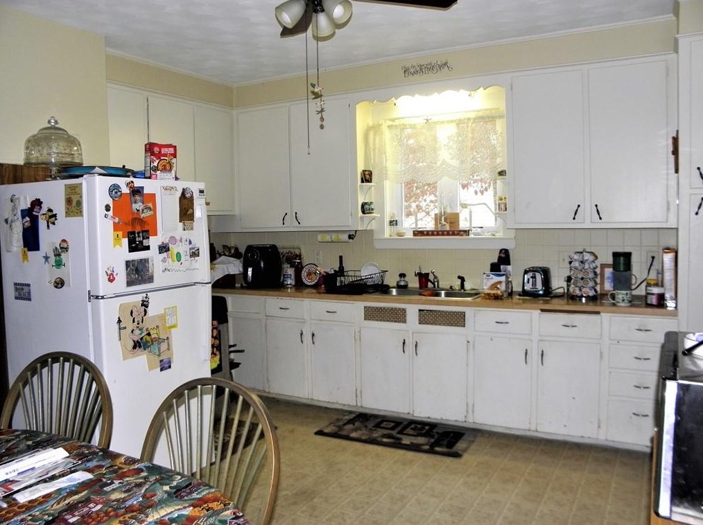 615 Wood St, Bristol RI 02809-2307 exterior