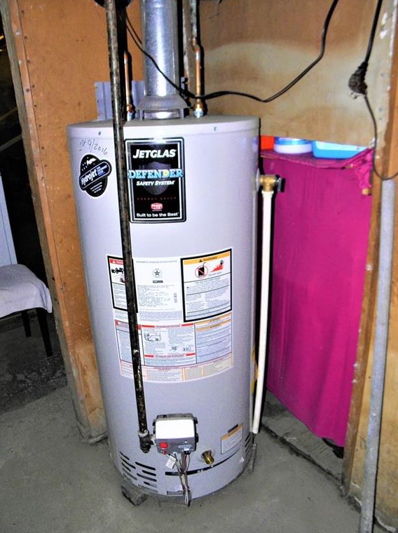 615 Wood St, Bristol RI 02809-2307 exterior