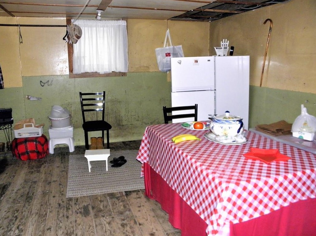 615 Wood St, Bristol RI 02809-2307 exterior