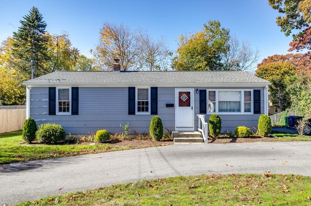 973 Greenwich Ave, Warwick RI  02886-4503 exterior