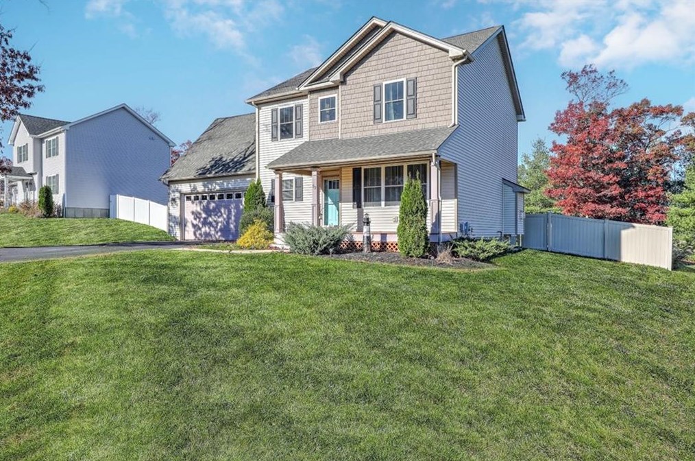 52 Watercress Ct, Coventry, RI 02816