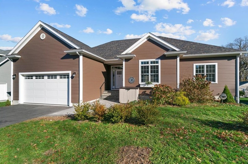 14 Deer Run Rd, Bristol, RI 02809-1197