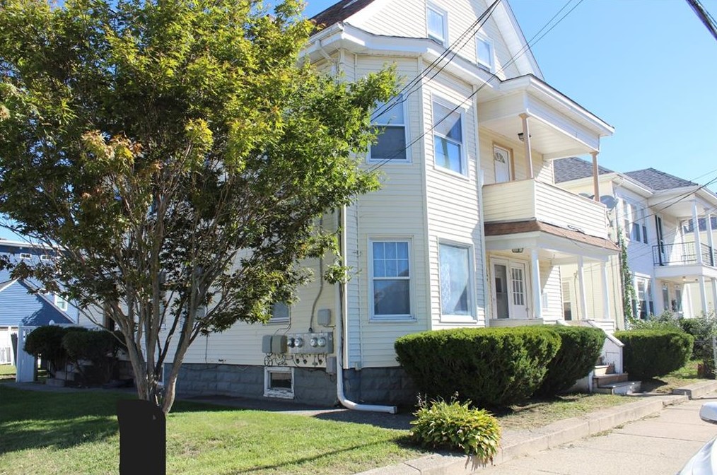 126 Coyle Ave, Pawtucket, RI 02861-1006
