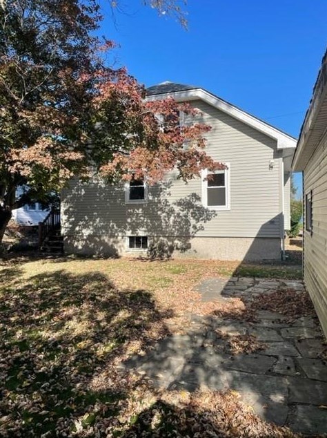 49 Circuit Dr, East Providence, RI 02915