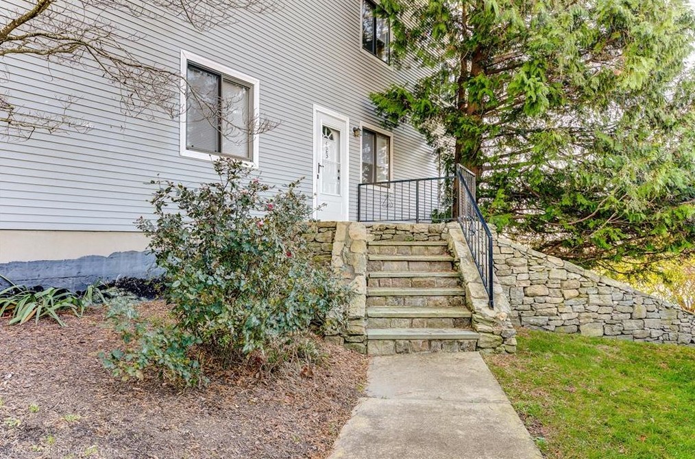 66 Girard Ave #423, Middletown, RI 02840