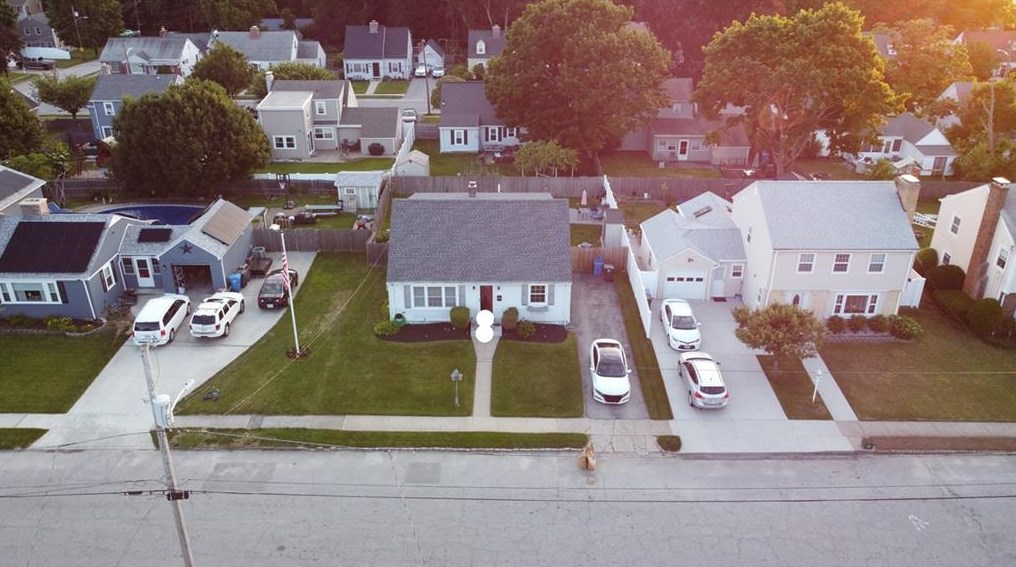 242 Ausdale Rd, Cranston, RI 02910