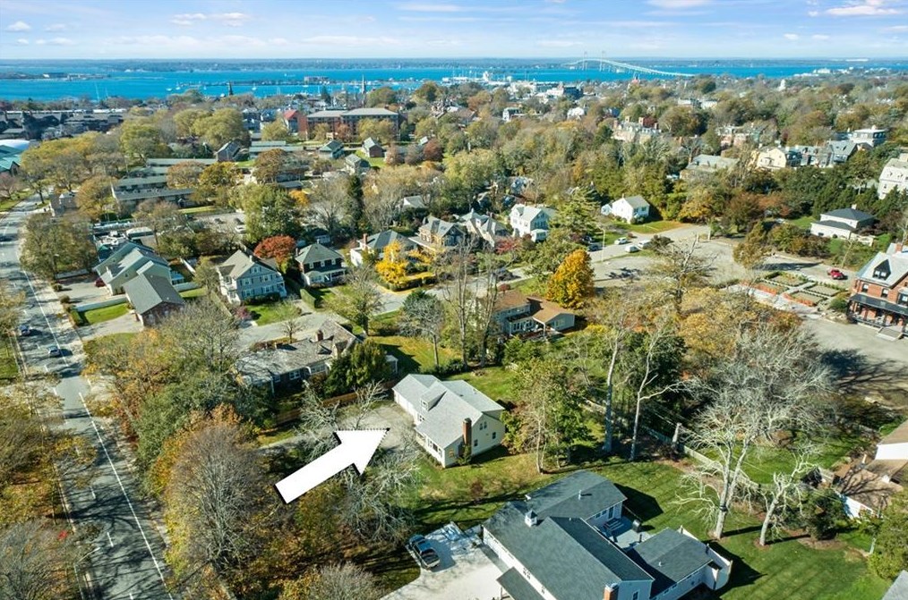 70 Memorial Blvd, Middletown, RI 02840