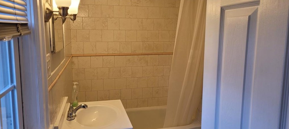 60 Aetna St, Cranston, RI 02910