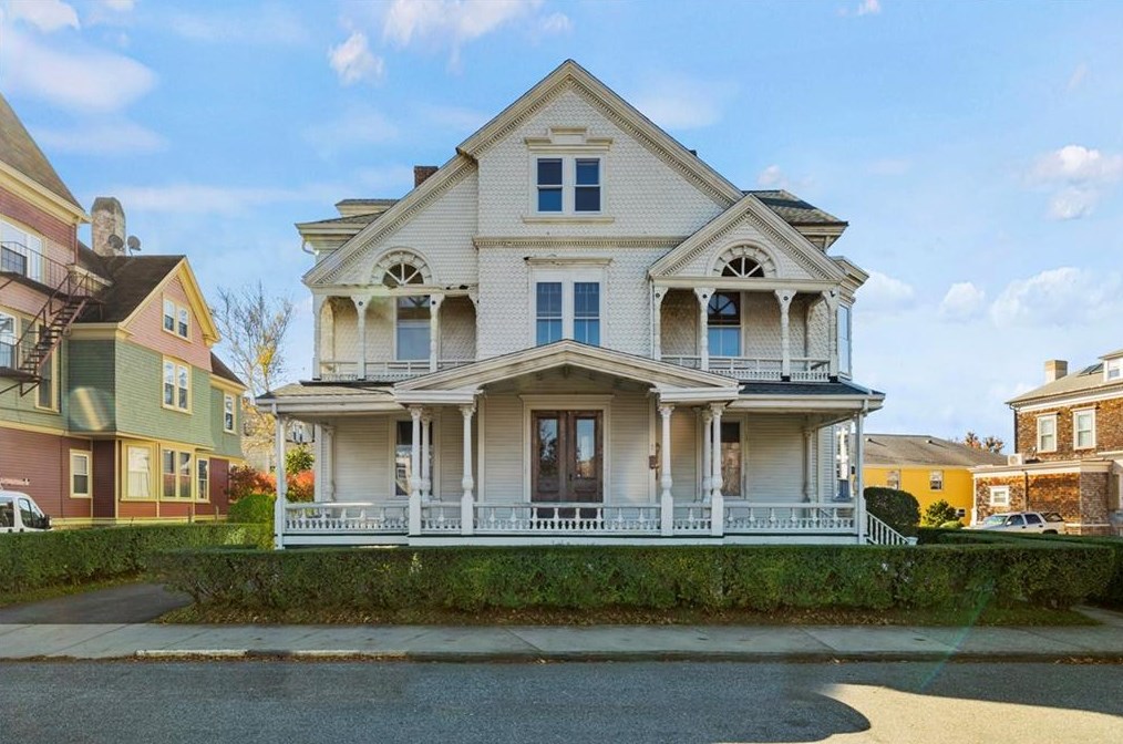 7 Rhode Island Ave, Middletown, RI 02840