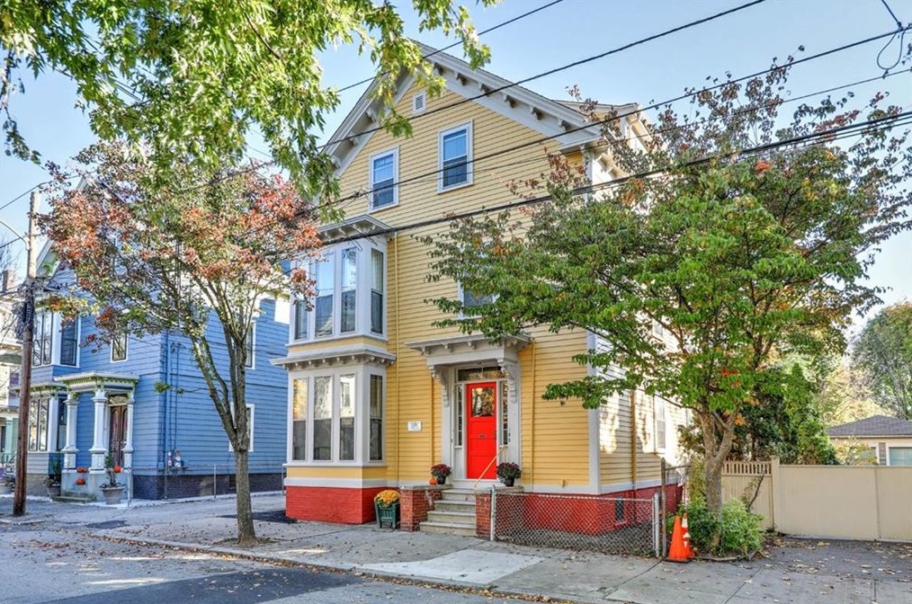 54 Willow St, Providence, RI 02909