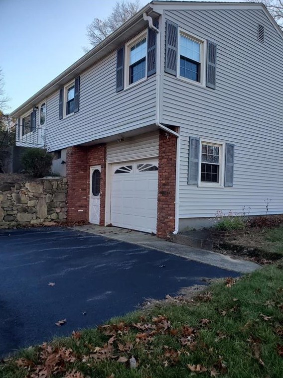 19 Harkness Rd, North Smithfield, RI 02896-7727
