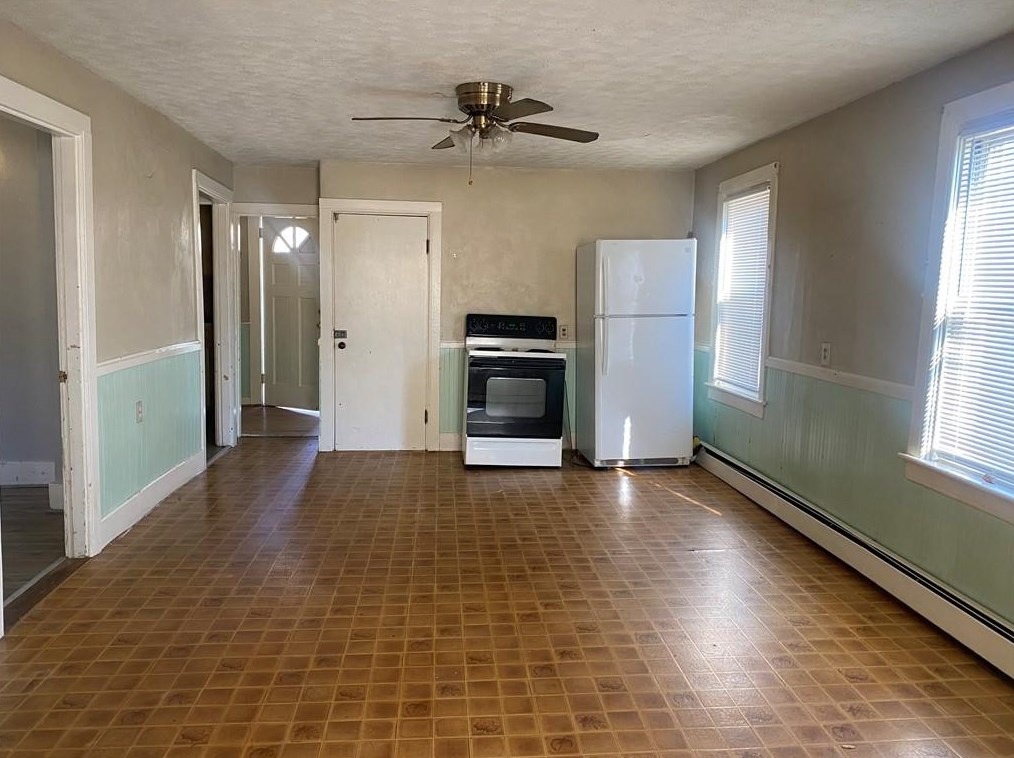 27 Youngs Ave, West Warwick RI  02893-4616 exterior