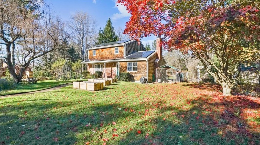 113 Snake Hill Rd, Scituate, RI 02857