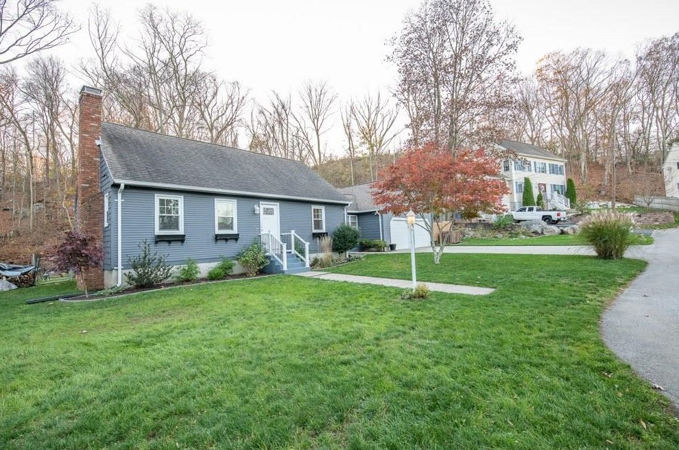 25 Johnson Ct, West Warwick, RI 02893