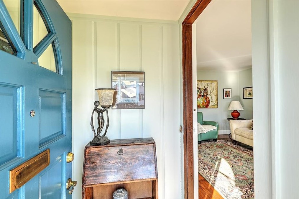 91 Mink Rd, Providence, RI 02908