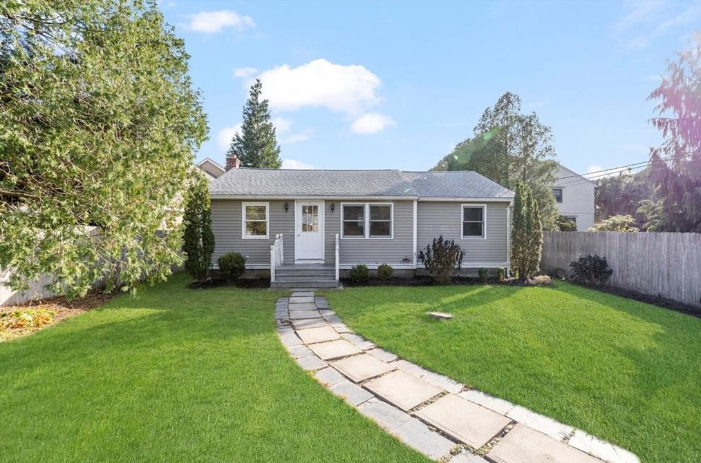 10 Cecil Ave, North Kingstown, RI 02852
