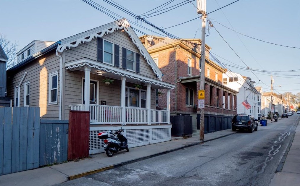 6 Pope St, Middletown, RI 02840