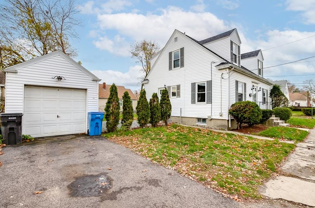 114 Lambert St, Cranston, RI 02910-2603