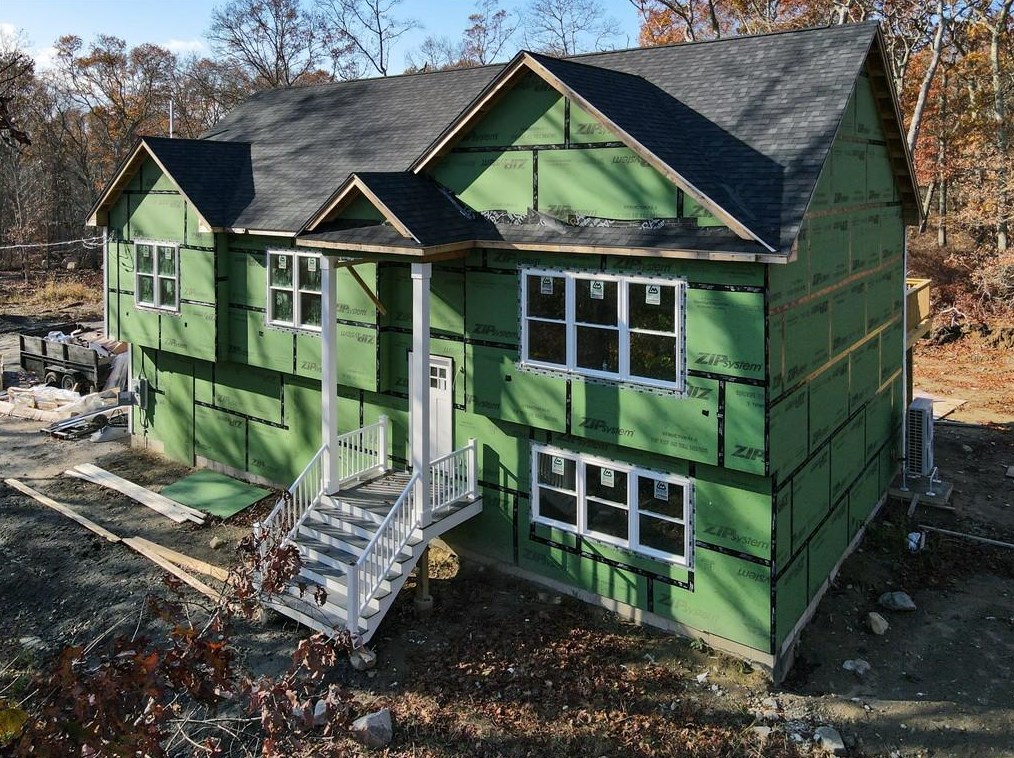 429 Crandall Rd, Tiverton, RI 02878