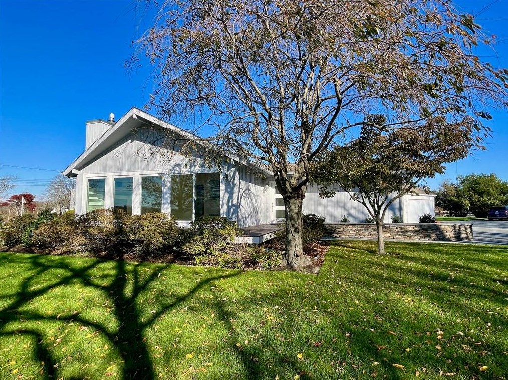 516 3rd Beach Rd, Middletown, RI 02842