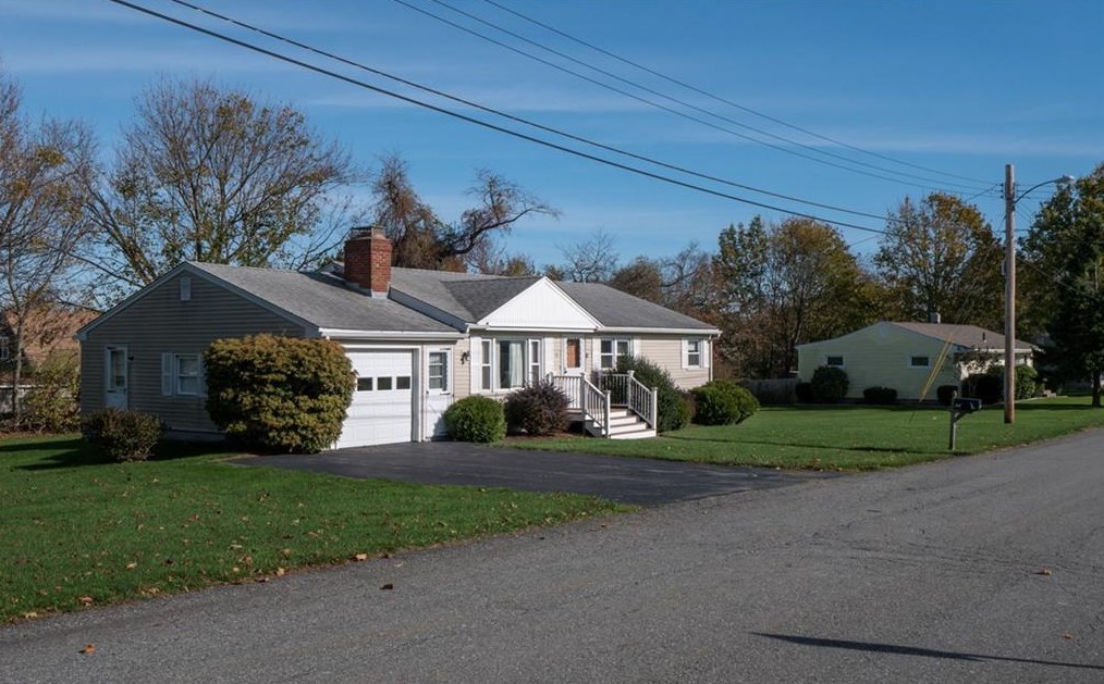 25 Philips Ave, Middletown, RI 02842