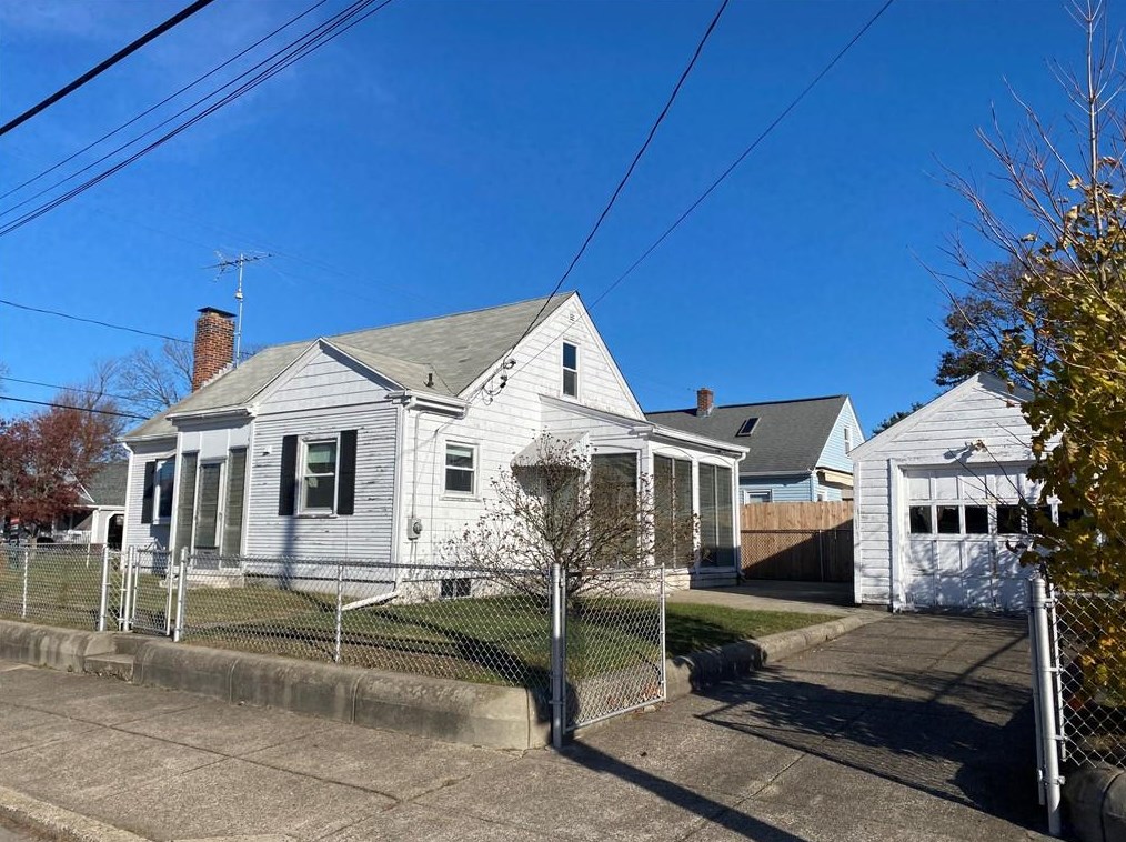 12 Gilmore St, Pawtucket, RI 02861