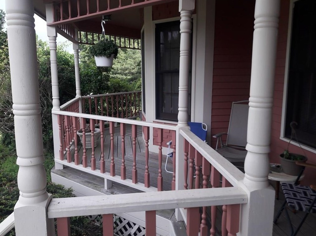 8 Tarragon Dr, Providence, RI 02919