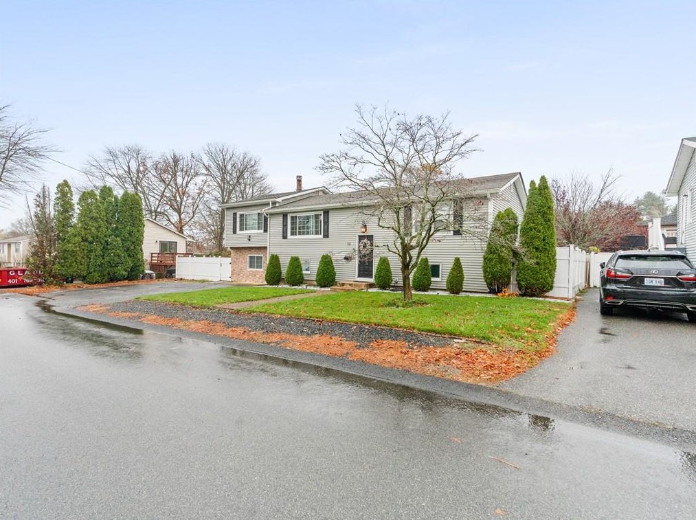 32 Andover St, Providence, RI 02904