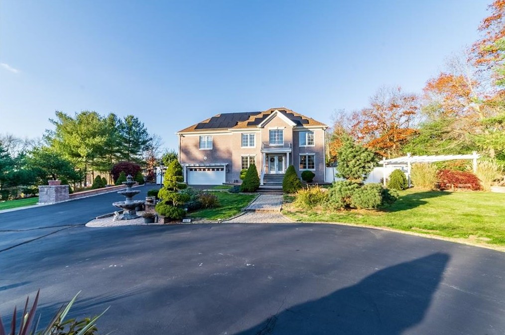 467 Robin Hollow Rd, West Greenwich, RI 02817