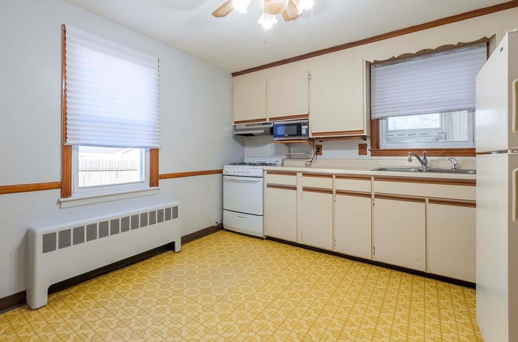 40 Ordway St, Pawtucket RI  02861-1636 exterior