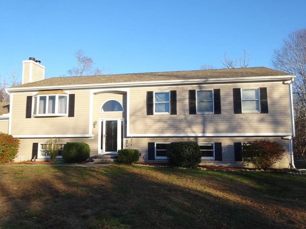7 Fox Ridge Dr, Richmond, RI 02898