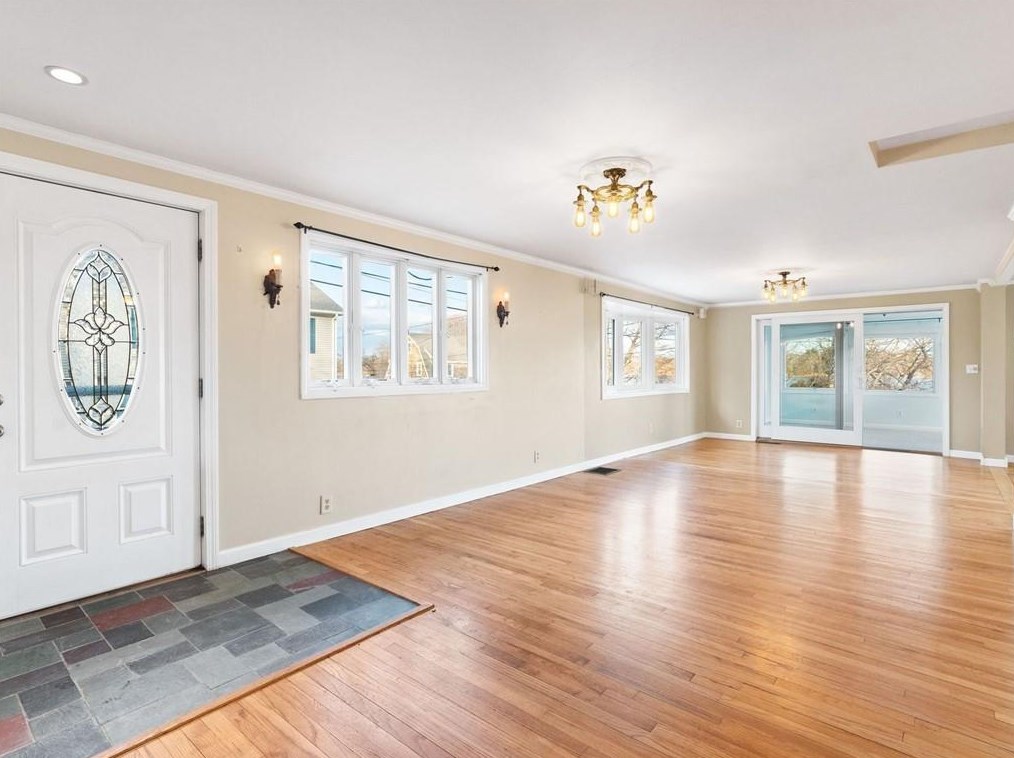 22 Harding Ave, Warren, RI 02885