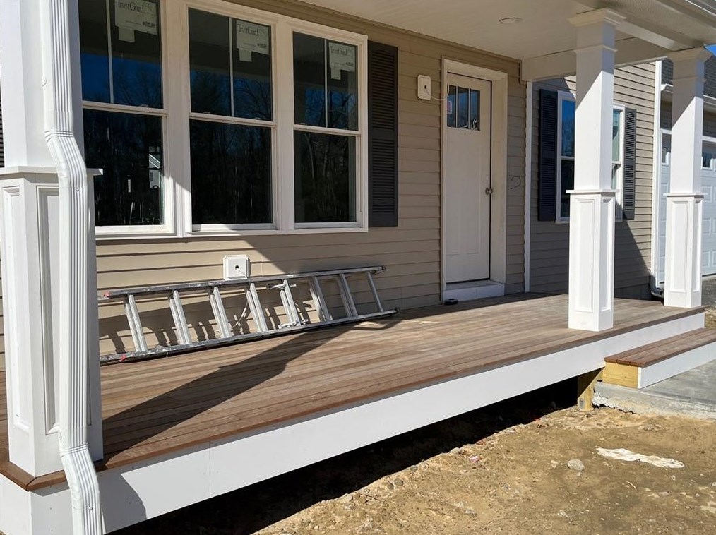 264 E Shore Dr, Coventry, RI 02816