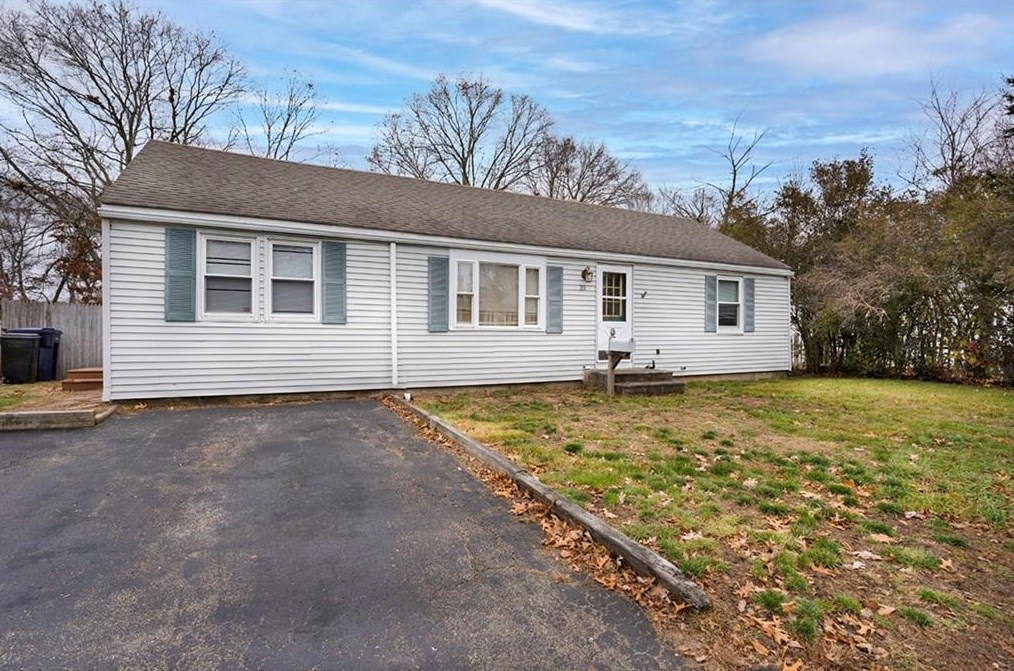 261 School St, North Kingstown, RI 02852