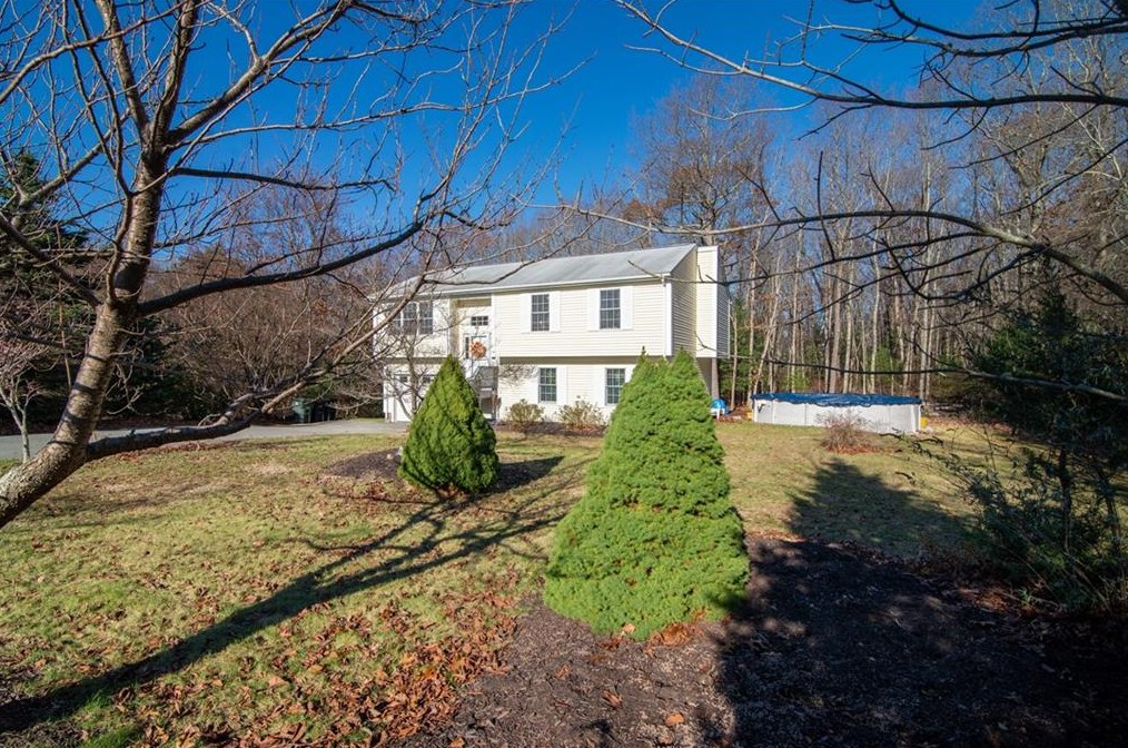 19 Sycamore Dr, Coventry, RI 02816