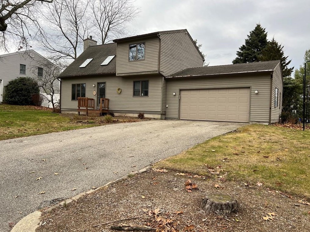 48 Marco Dr, West Warwick, RI 02893-2342