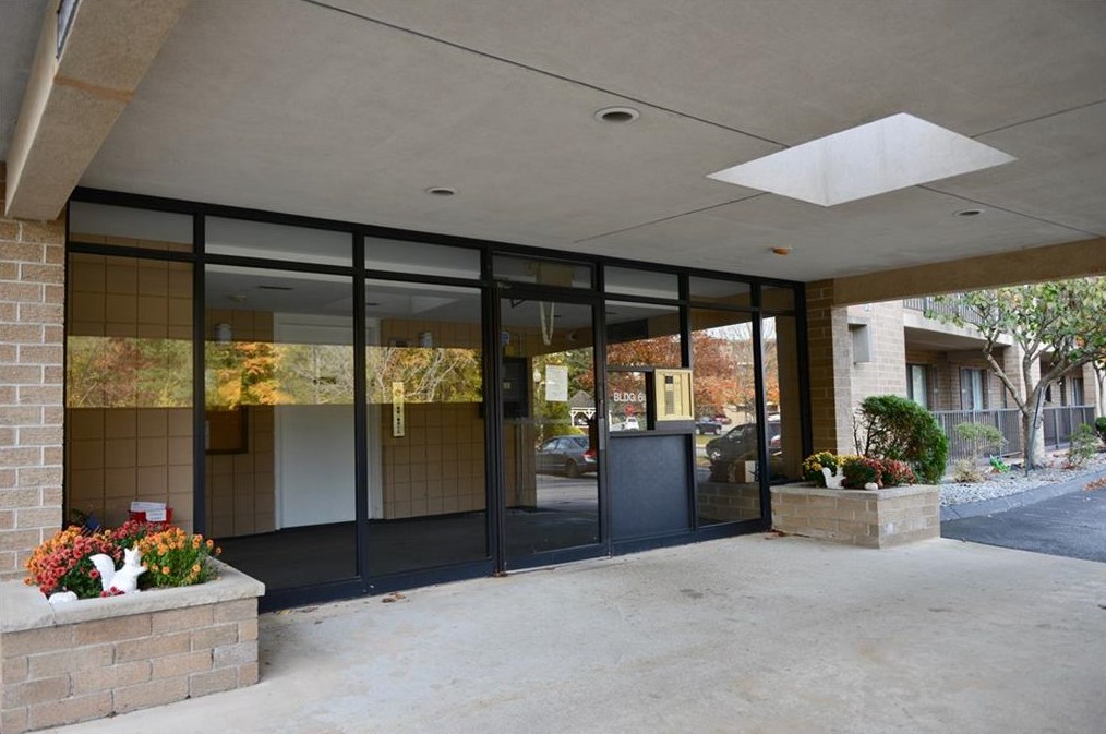 650 E Greenwich Ave #109, West Warwick, RI 02893