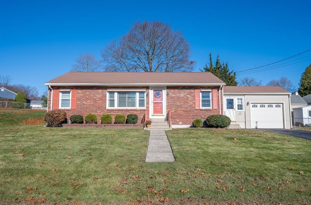 33 Ridge St, Woonsocket, RI 02895