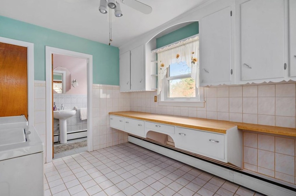 1940 Providence Pike, North Smithfield RI  02896-9304 exterior