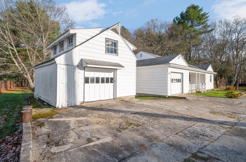 1940 Providence Pike, North Smithfield RI  02896-9304 exterior