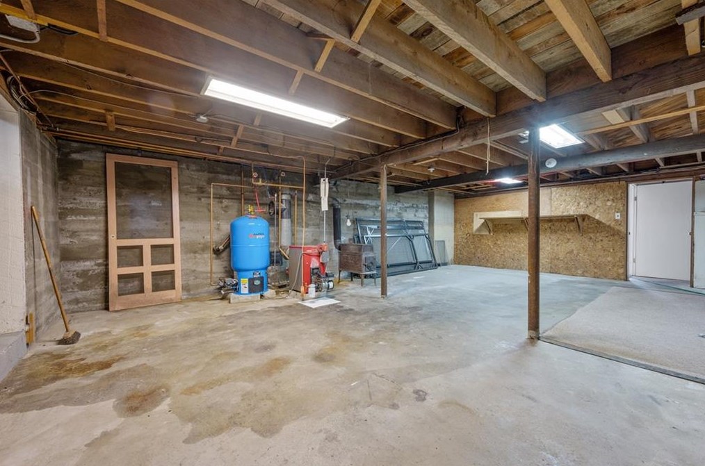 1940 Providence Pike, North Smithfield RI  02896-9304 exterior