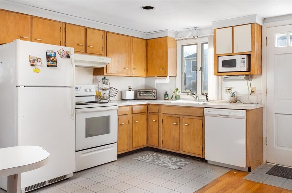24 King Philip Rd, South Kingstown, RI 02882