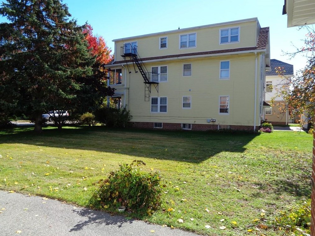 84 Sharon St, Providence, RI 02908