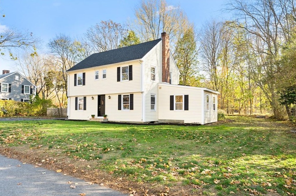 22 Mosher Dr, Barrington, RI 02806