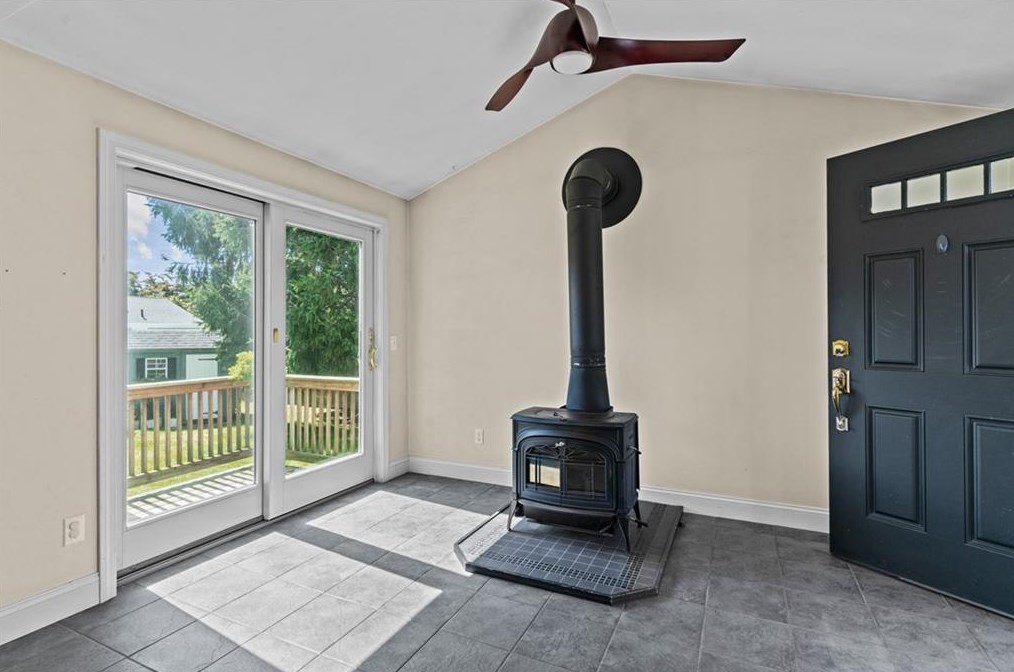 52 Kingswood Rd, Bristol RI  02809-1646 exterior