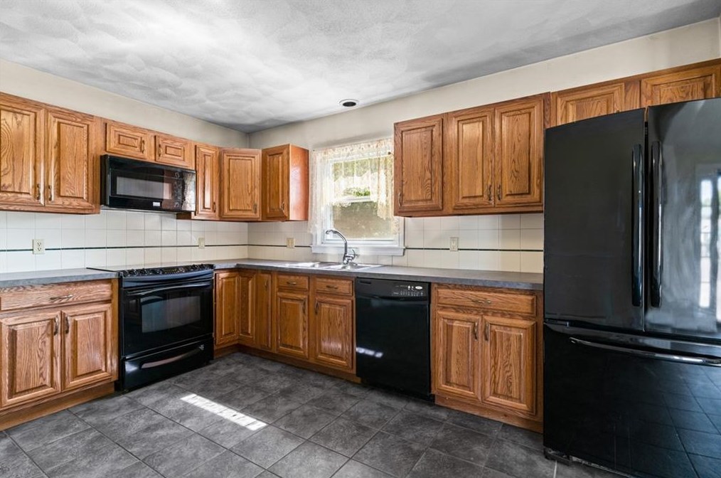 52 Kingswood Rd, Bristol RI  02809-1646 exterior