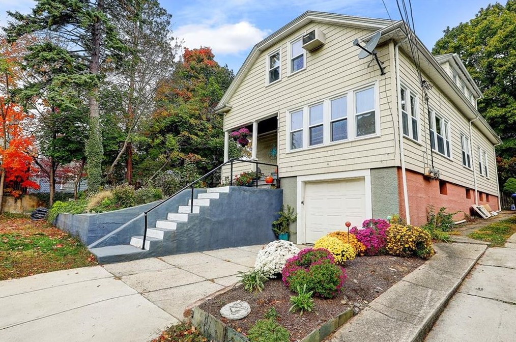 21 Oakdale St #2, Providence, RI 02908
